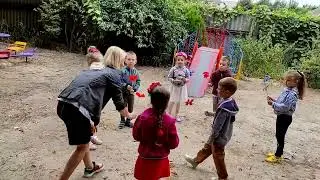 Музична гра з квітами (парами) - автор Ольга Авдєєва