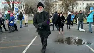 Вот как он танцует в 72 года!!! Кто еще так?