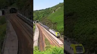 256.001 entrando a Navidiello con un bobinero Trasona-Sagunto. 14/7/2022