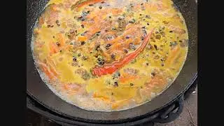 Плов с курицей в казане.