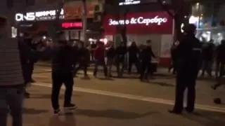 Фанаты Спартака устроили драку с полицией в Краснодаре