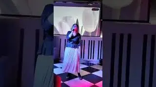 СЧАСТЛИВЫЙ СЛУЧАЙ. ИСПОЛНЯЕТ ЭЛЛА ВИНДЗЕР. АВТОР МУЗЫКИ АЛЕКСАНДР БУРЯКОВ. АВТОР ТЕКСТА ЮРИЙ СОБОЛЬ