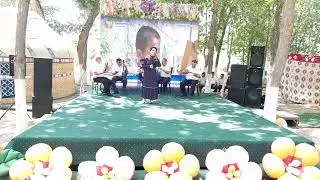 Каракалпакстан Республикасы халык артисткасы Замира Торениязова хам "'Айдынлар" халык ансамбли