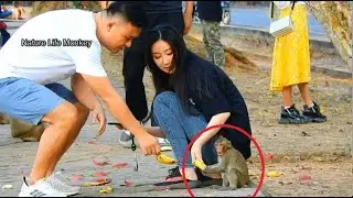 Lucky day for Lucas&Leyla, Fan come from Korean visit and give many food