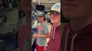 Twins Follow Lil Wayne Around Everywhere ! Follow his Tour Bus To Get Autographs and Got Two