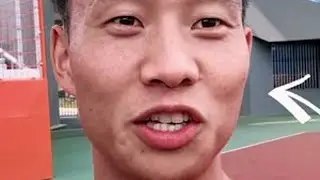 没有一个教练不喜欢刻苦的队员，但是，不是每个教练都会对你严厉。“哭着坚持”比“笑着放弃”更有尊严，因为热爱，所以擦干眼泪继续前行。有一个好教练真是一件幸运的事呀#何杰马拉松 #体育精神#肖丽教练