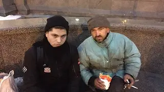 VLOG: КОРМИМ БОМЖЕЙ В McDonalds