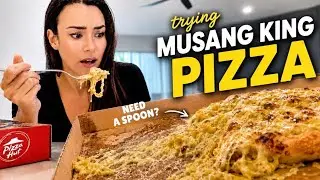 I ate the stinkiest pizza in the world! Canadian reacts to DURIAN PIZZA in Malaysia 🇲🇾