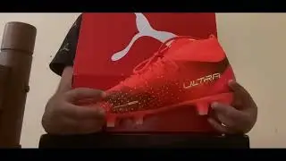 Unboxing My new ultra rare football cleets