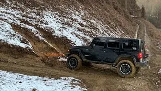 RAM 1500 AND JEEP tackle snow covered hills