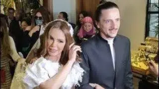 الفنانة #دنيا_عبد_العزيز ترزق بابنتها الاولي وتطلق عليها اسم جودي على اسم والدتها وتعلق محتاجة ليكي