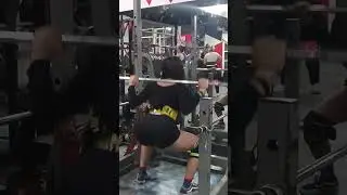 Zoe-14 años Entrenando Pierna-Sentadilla con 40kg x10 x5 series#squatsworkout #squats #legsworkout