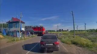 Железнодорожный переезд со шлагбаумом