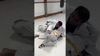 TESTANDO O JOELHO DO ADVERSÁRIO