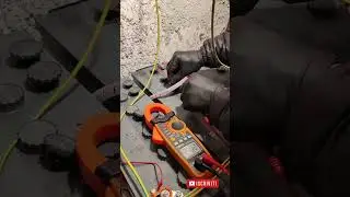 Misura con multimetro della tensione delle singole celle di una batteria al piombo acido libero 12V