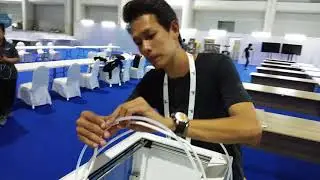 Unboxes Ultimaker S5 3D Printer