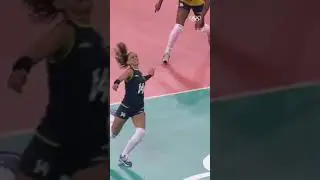 A bicampeã de Vôlei ,Fabi Alvim em sua linda defesa com o Pé ou com a Canela?
