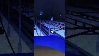 Электровоз с фирменным поездом пролетает жд переезд 
