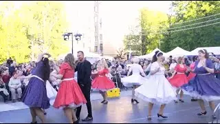 Пластиночка в Звездном Городке. Танцуют все и Алексей Петрухин с ними !!!