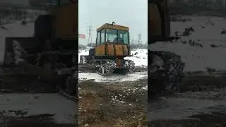 ДТ 75 толкает грунт