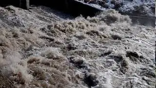 р.Венёвка. Плотина. Мощь воды.