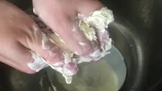 Это странное размокшее мыло, точно пластилин, ужас просто