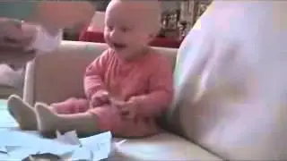 Ребёнок и бумажка