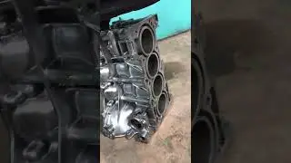 Столик из блока двигателя и колёсного диска Nissan Rogue
