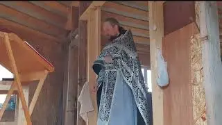 Молитва на стройке. Болтовня вместо проповеди.