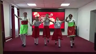 Қыздар би тобы - Орыс халқының биі
