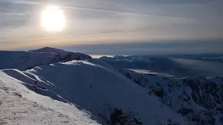 Pe urmele lupului în drum spre vârful Mija din Parâng.