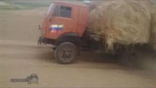 Камаз поезд везет тюки сена Жесть