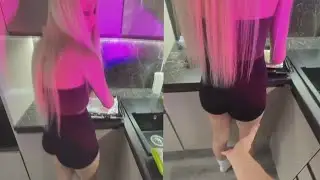 МАПКЕ ТРОГАЕТ ЗА ЖОПУ СВОЮ БЫВШУЮ )))