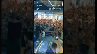 Нюшу встречают на выступлении в ТРЦ 