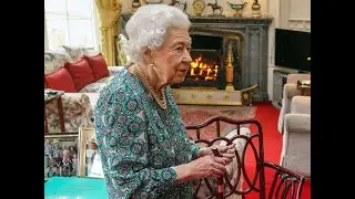 Stolze Uroma! Foto zeigt die Queen mit einigen ihrer Enkel und Urenkel