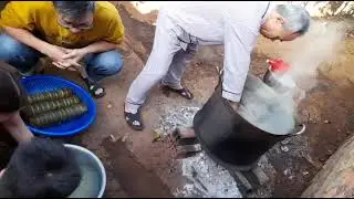 Vớt bánh Chưng bánh Tét.