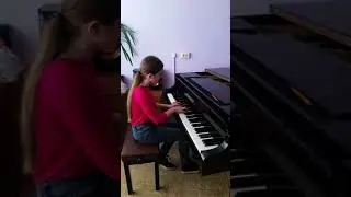Лиля практикует