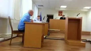Парень месяц жил на 