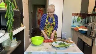 Я на сокотерапии делаю сок из дикоросов и салат.