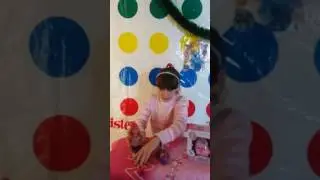 открываем куклы барби на роликах и пылисос