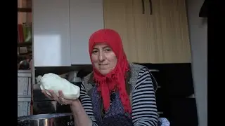 SONNUR ANA ÇİFTLİĞİNDE KOYUN YOĞURDUNDAN TEREYAĞI YAPIMI