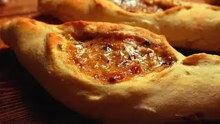 Хачапури по-вегански с грибами, сыром и сливками