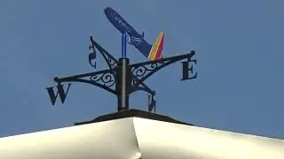 Airplane weathervanes in Motion