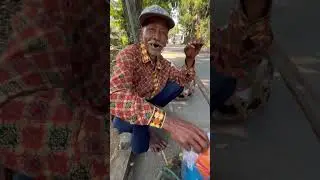 kisah inspiratif - abah penjual celengan kaget