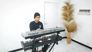 Gugur Bunga Instrumen Piano dan Synthesizer