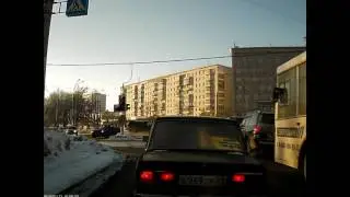 Дибил на дороге! Вологда, улица Мира