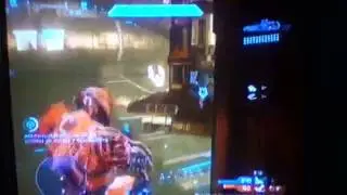 Porque no es bueno intentar pegar granadas en Halo 4