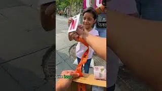 Milionário dá um bolo de dinheiro para um menino sapateiro que ficou órfão😭