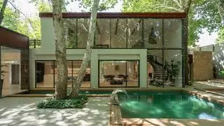 Вилла в саду со старыми деревьями, Шираз, Иран. Villa in a garden with old trees, Shiraz, Iran