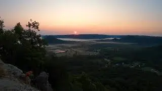 Timelapse of East Pinnacles at Sunrise in Berea Ky